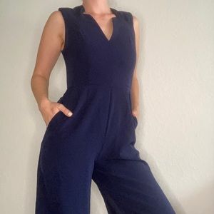 Wide leg floor length navy jumpsuit w/ pockets!